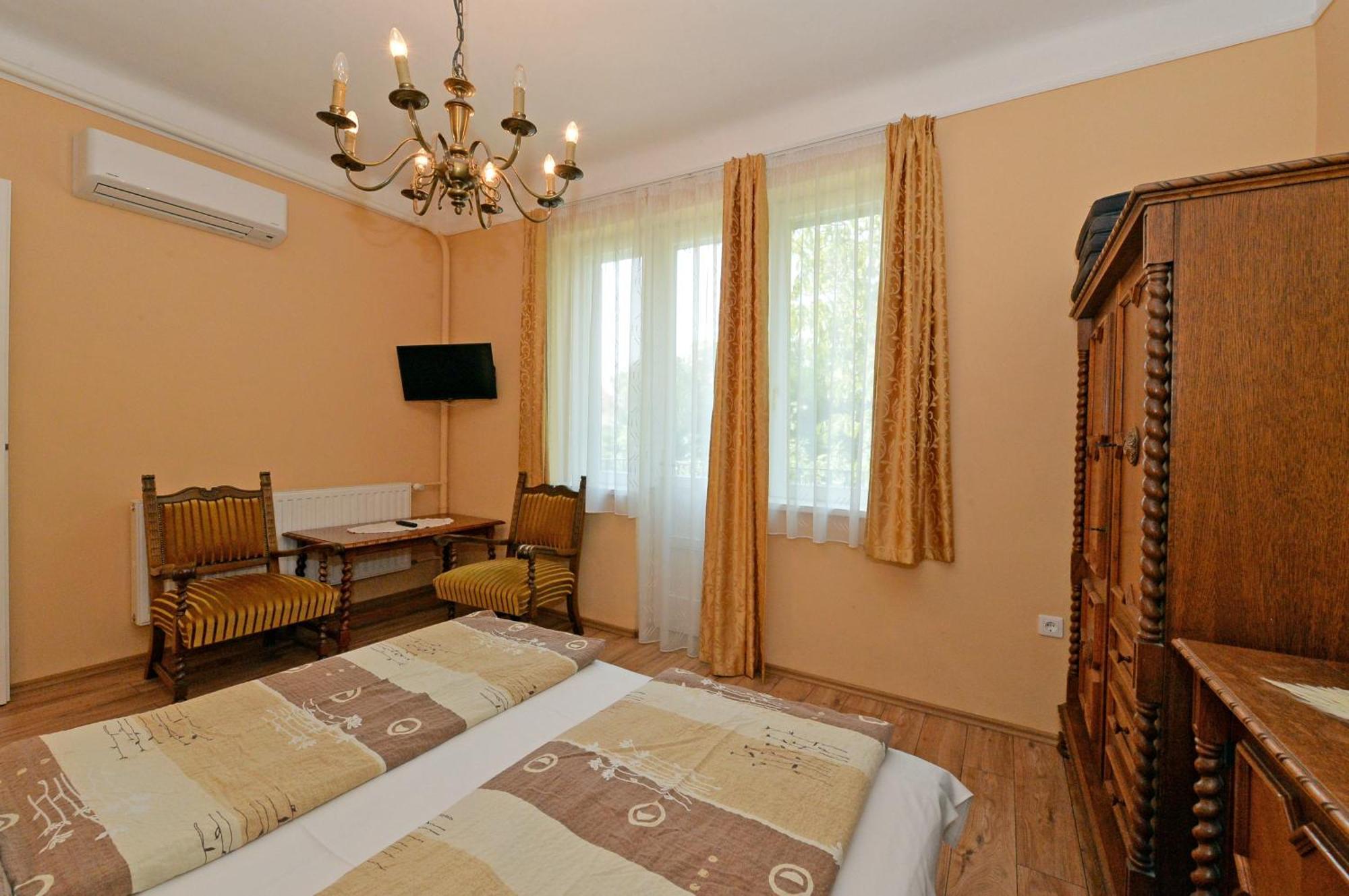 Villa Zsofia Balatonfured Room photo