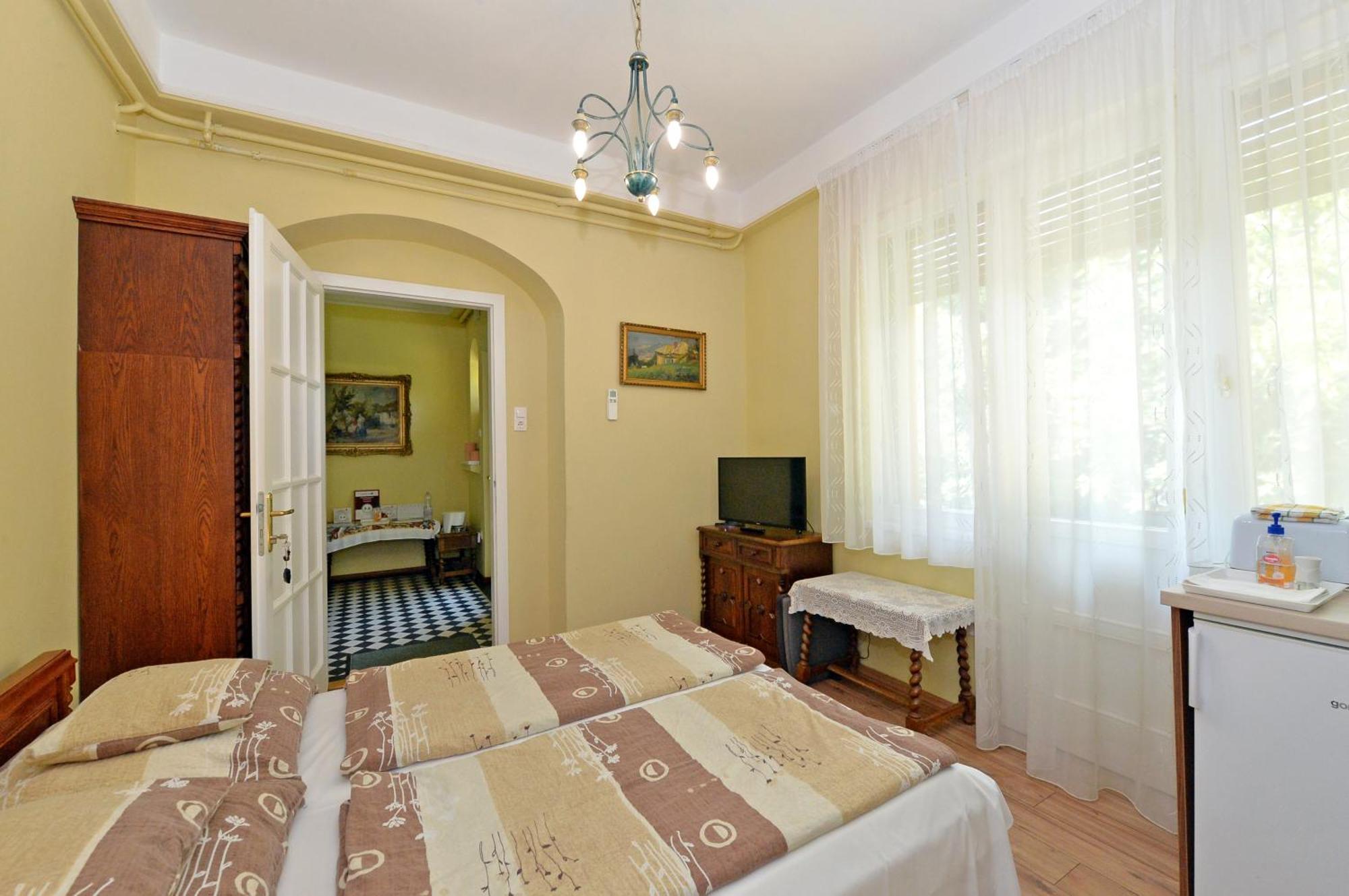 Villa Zsofia Balatonfured Room photo